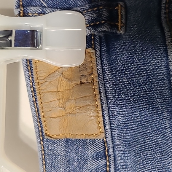 R1893 Medium Wash Distressed Jeans - Picture 7 of 7